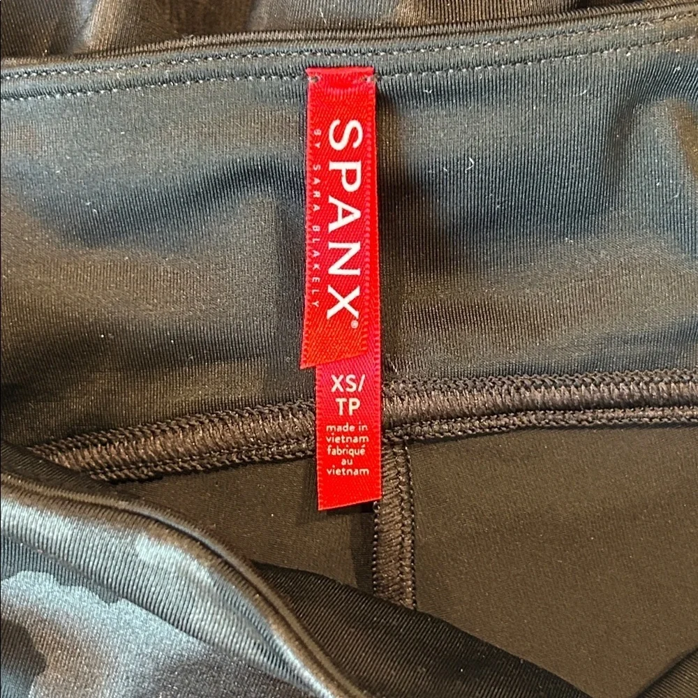 Spanx Faux Leather Matte Black Camo Leggings Style 20185R size XS